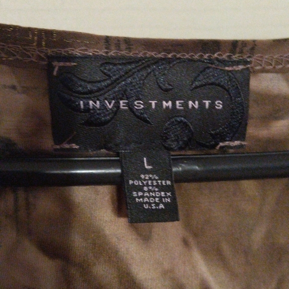 SOLD Investments large Brown blouse with decor on it - Picture 2 of 5